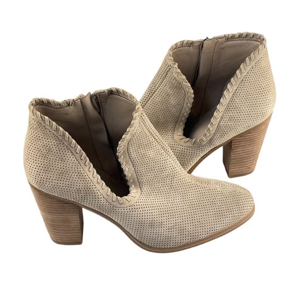 VINCE CAMUTO CHERNLEE Bootie Women Sz Eu 40 US 9M Beige Cut Out Sides Perforated - Picture 13 of 14